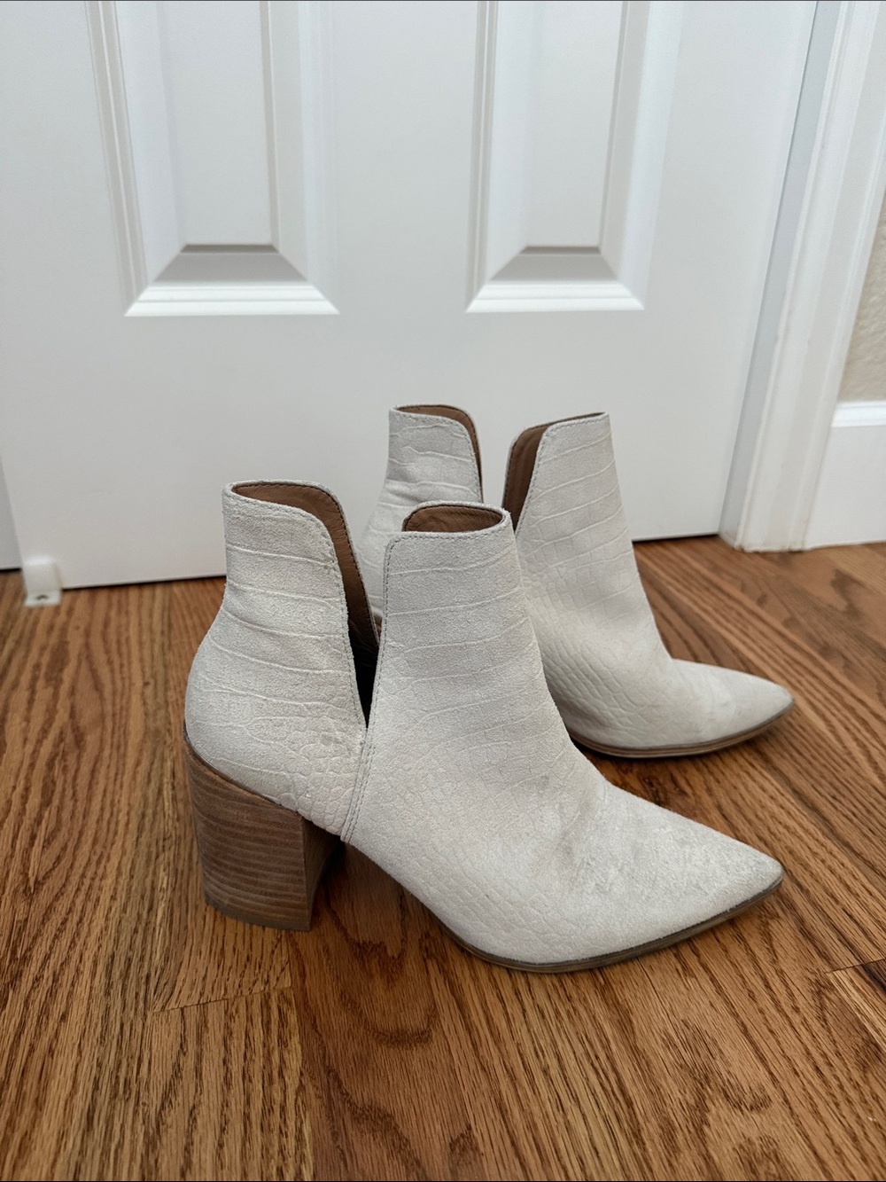 Steve Madden White Croc-Embossed Pointed Ankle Boots